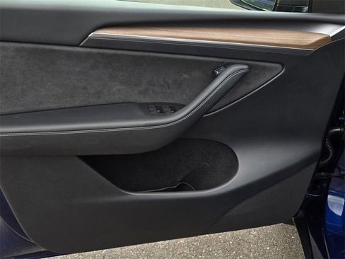 Used 2023 Tesla Model Y Long Range image 10