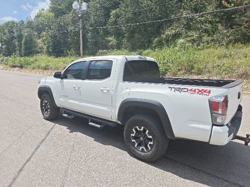 Used 2023 Toyota Tacoma TRD Off-Road w/ Advanced Technology Package AWD/4WD image 5