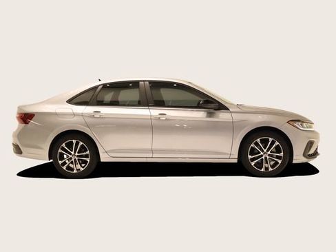 Used 2025 Volkswagen Jetta Sport FWD image 4