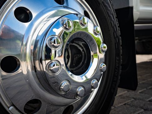 Used 2024 Ford F450 Limited w/ FX4 Off-Road Package image 8