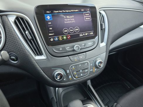 Used 2025 Chevrolet Malibu LT image 34