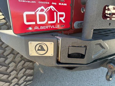 Used 2013 Jeep Wrangler Unlimited Sahara w/ Connectivity Group AWD/4WD image 21