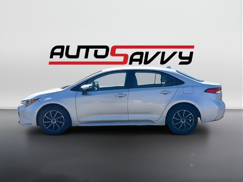 Used 2025 Toyota Corolla LE FWD image 4