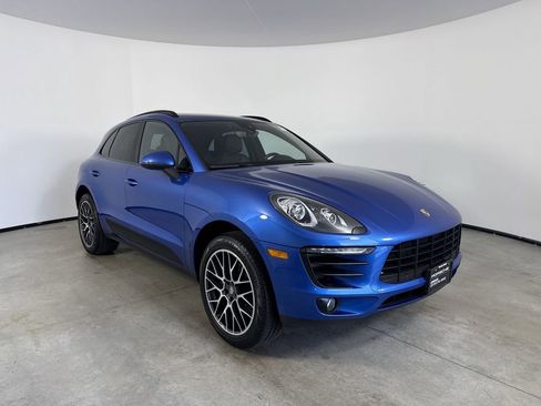 Certified 2018 Porsche Macan AWD/4WD image 9