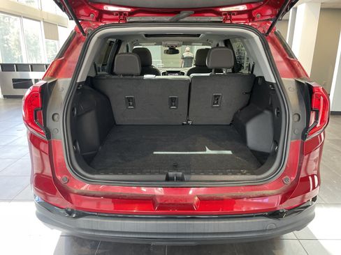 Used 2024 GMC Terrain SLE w/ Driver Convenience Package FWD image 35