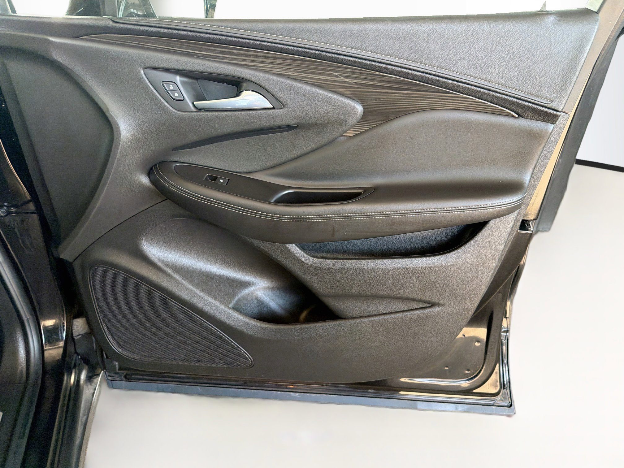 Used 2019 Buick Envision Essence AWD/4WD image 33