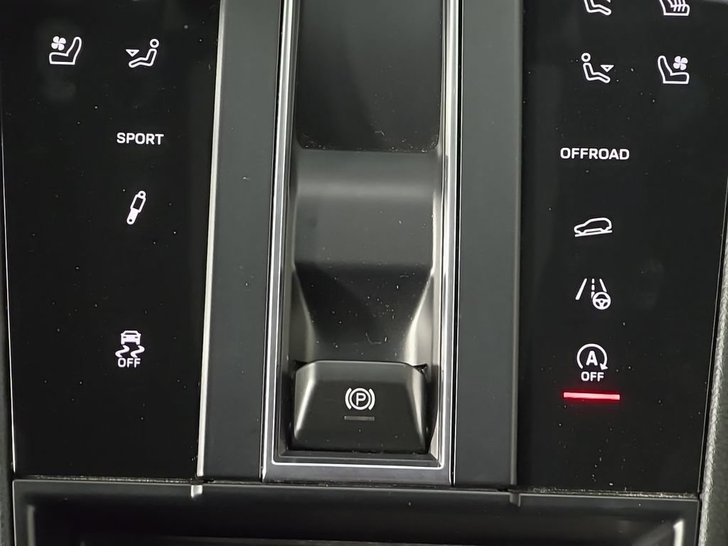 Certified 2023 Porsche Macan S AWD/4WD image 24