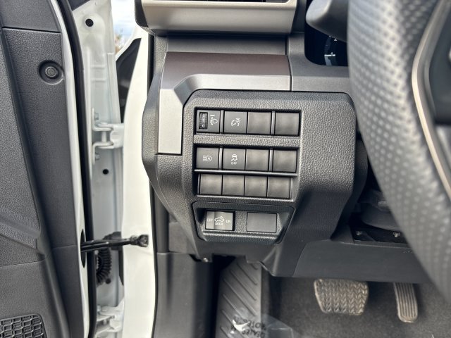Used 2024 Toyota Tacoma TRD Off-Road AWD/4WD image 30