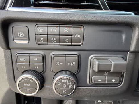 New 2026 Chevrolet Suburban High Country AWD/4WD image 11