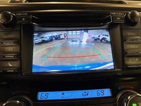 Used 2018 Toyota RAV4 LE AWD/4WD image 16