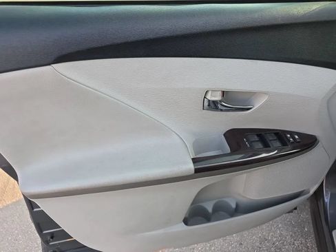 Used 2010 Toyota Venza FWD image 31