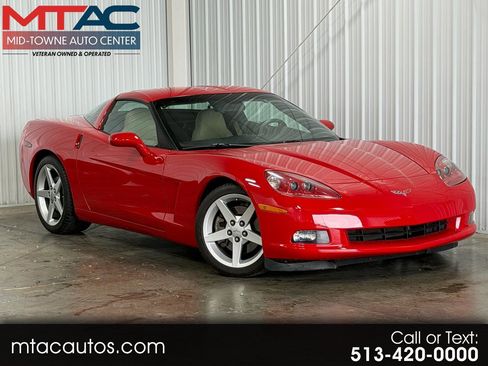 Used 2005 Chevrolet Corvette Coupe w/ 2LT w/ Preferred Equipment Group RWD image 1