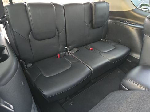Used 2024 Nissan Armada SL w/ Captain's Chairs Package image 18