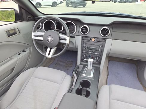 Used 2006 Ford Mustang Convertible RWD image 19