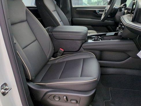 New 2025 Chevrolet Suburban Premier RWD image 28