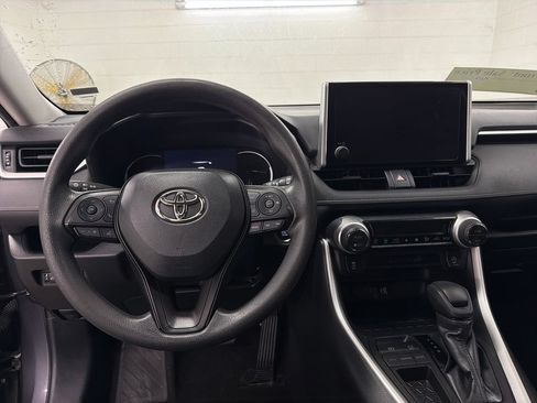 Used 2024 Toyota RAV4 XLE FWD image 9