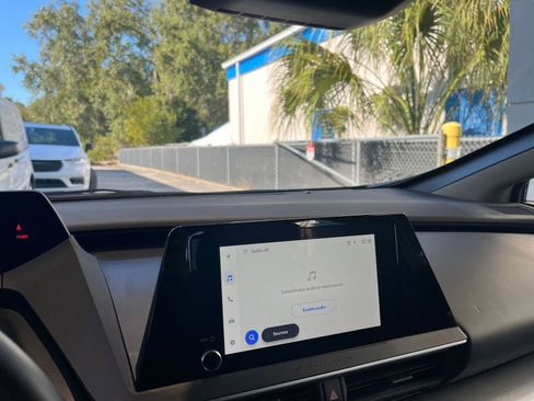 Used 2025 Toyota Prius LE image 18