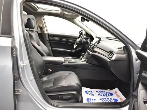 Used 2018 Honda Accord Touring image 16