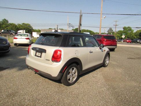 Used 2016 MINI Cooper 2-Door Hardtop image 8