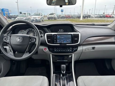 Used 2016 Honda Accord EX image 12