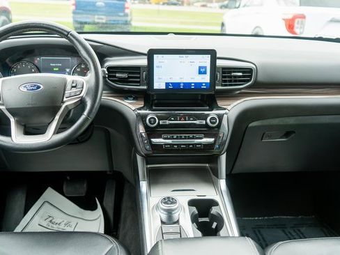 Used 2023 Ford Explorer Limited image 16