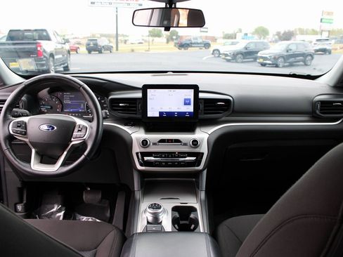 Used 2022 Ford Explorer XLT image 17