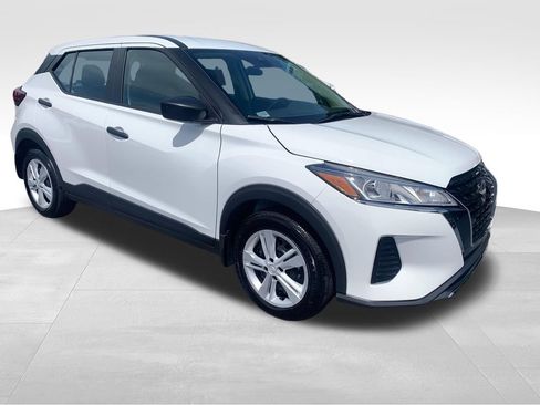 Used 2025 Nissan Kicks Play S FWD image 8