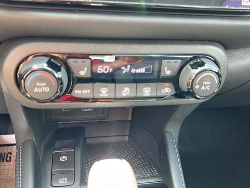 Used 2023 Nissan Kicks SR w/ SR Premium Package FWD image 14