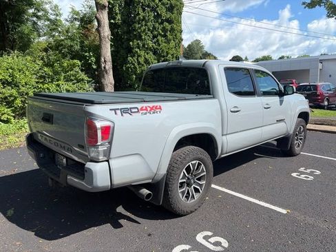 Used 2020 Toyota Tacoma TRD Sport w/ TRD Premium Sport Package AWD/4WD image 3