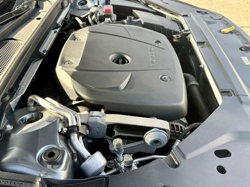 Used 2020 Volvo V90 T6 Cross Country image 40