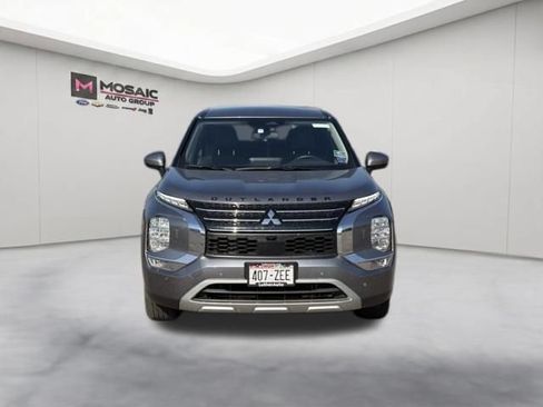 Used 2023 Mitsubishi Outlander 4WD Plug-In Hybrid image 3