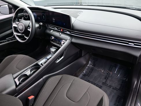 Certified 2025 Hyundai Elantra SEL image 14