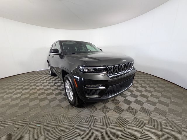 Used 2024 Jeep Grand Cherokee Limited AWD/4WD image 35
