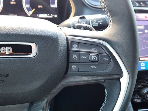 Used 2025 Jeep Grand Cherokee L Limited AWD/4WD image 20