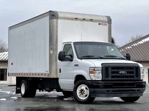 Used 2021 Ford E-350 and Econoline 350 Super Duty w/ Power Windows & Locks Group image 3