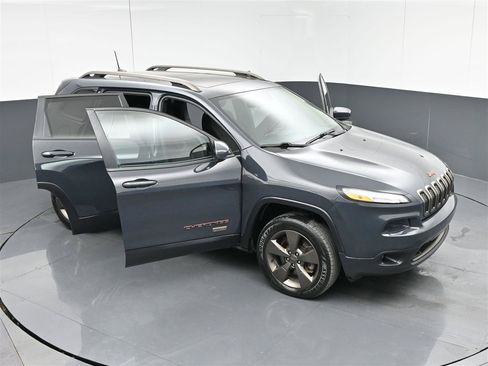 Used 2017 Jeep Cherokee 75th Anniversary AWD/4WD image 38