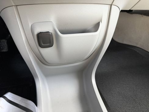 Used 2019 Chevrolet Bolt Premier w/ Infotainment Package image 22