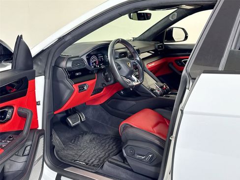 Used 2021 Lamborghini Urus image 13