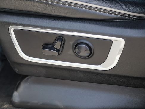 Used 2023 RAM 1500 Laramie AWD/4WD image 19