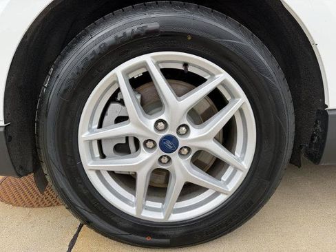 Certified 2022 Ford Edge SEL w/ Convenience Package AWD/4WD image 9