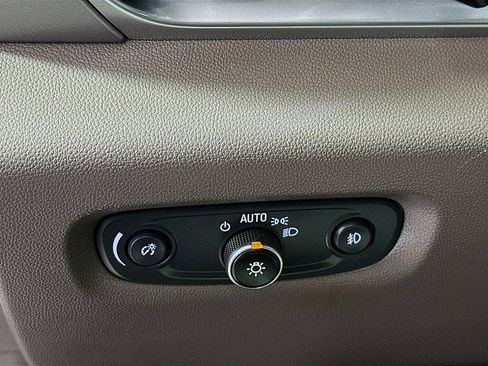 Used 2019 Chevrolet Traverse LT FWD image 10