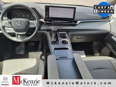 Used 2025 Toyota Sienna XLE FWD image 23