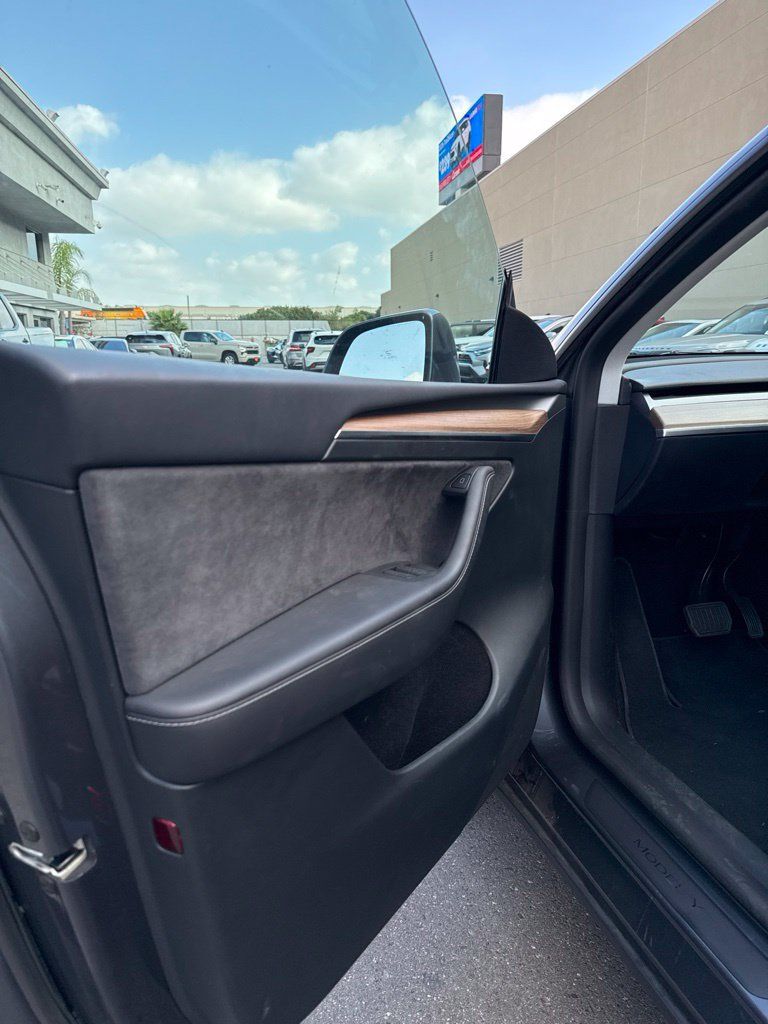 Used 2023 Tesla Model Y Long Range AWD/4WD image 10