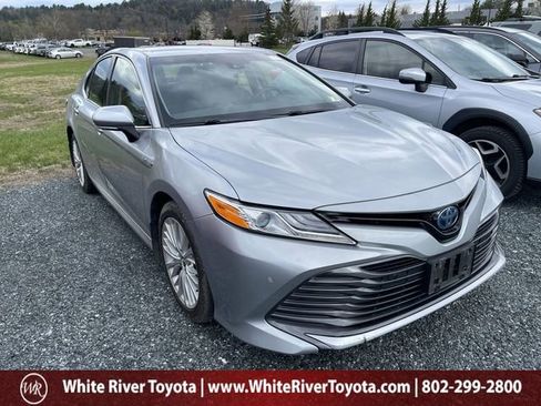Used 2018 Toyota Camry XLE FWD image 1
