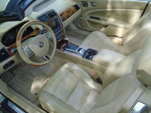 Used 2007 Jaguar XK Convertible image 10