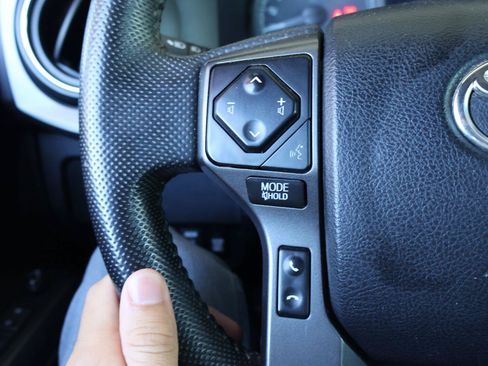 Used 2022 Toyota Tacoma TRD Off-Road w/ Technology Package AWD/4WD image 28