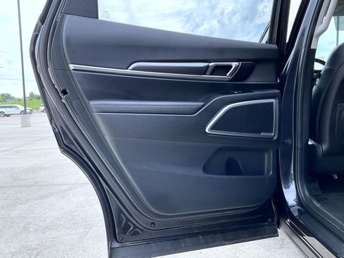 Used 2025 Kia Telluride S AWD/4WD image 23
