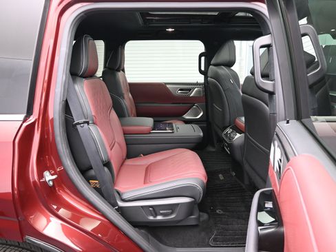 Used 2026 INFINITI QX80 Autograph w/ Premium Cargo Package AWD/4WD image 12