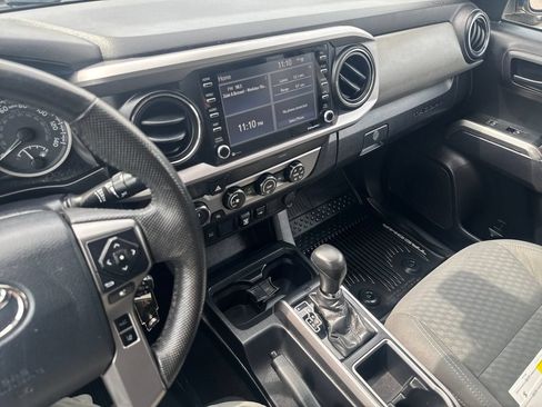 Used 2020 Toyota Tacoma SR5 AWD/4WD image 21