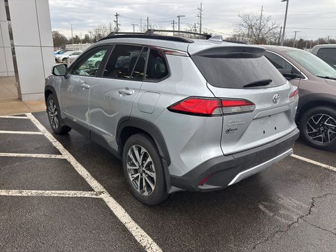 Used 2023 Toyota Corolla Cross XLE w/ Convenience Package image 4